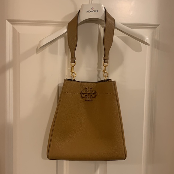 Tory Burch McGraw Bucket Bag - Picture 5 of 9